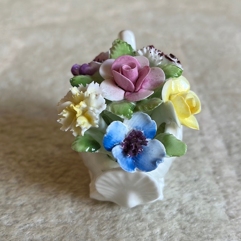 Royal Doulton Swan - Picture 2 of 11